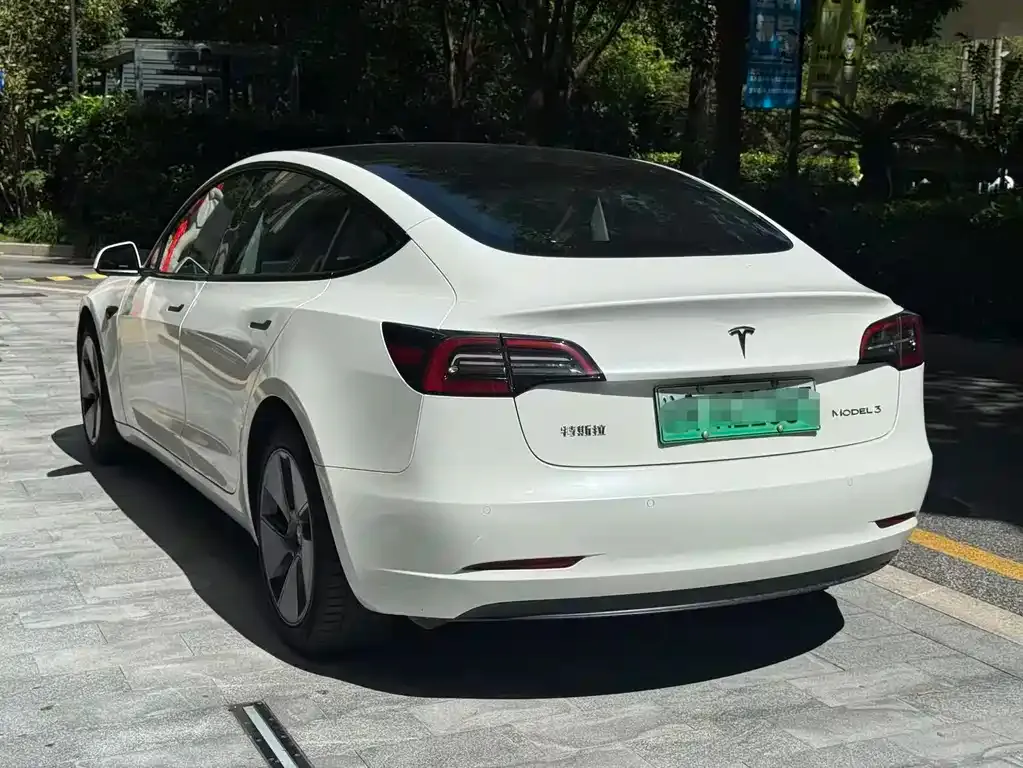 Tesla Model 3 — фото 10
