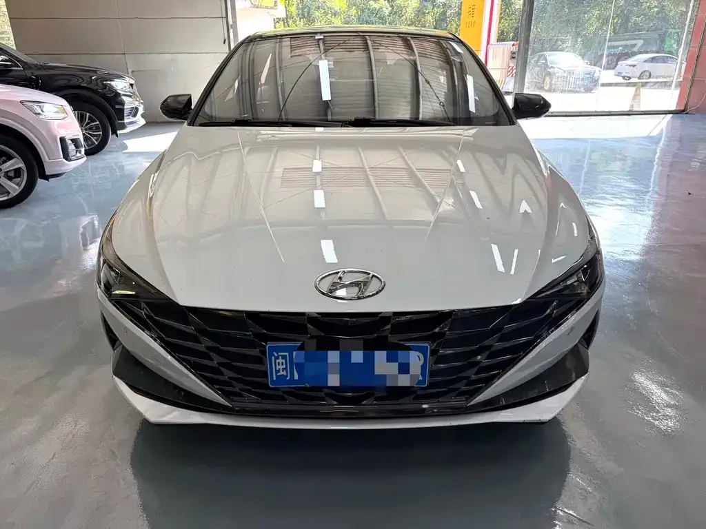 Hyundai Elantra — фото 3