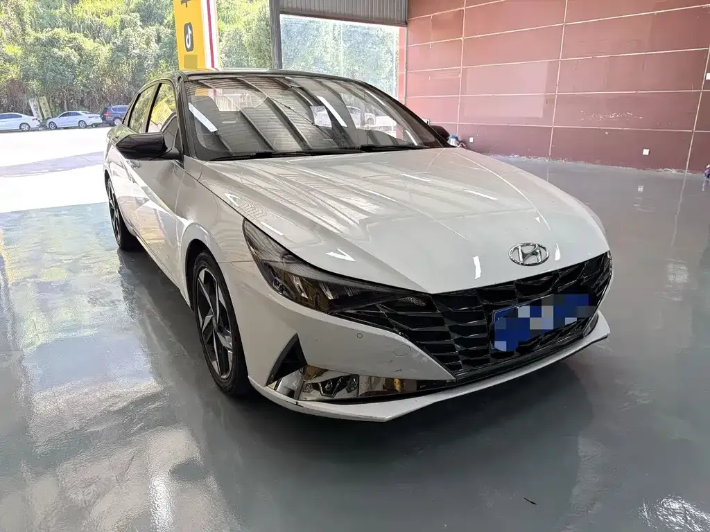 Hyundai Elantra — фото 5