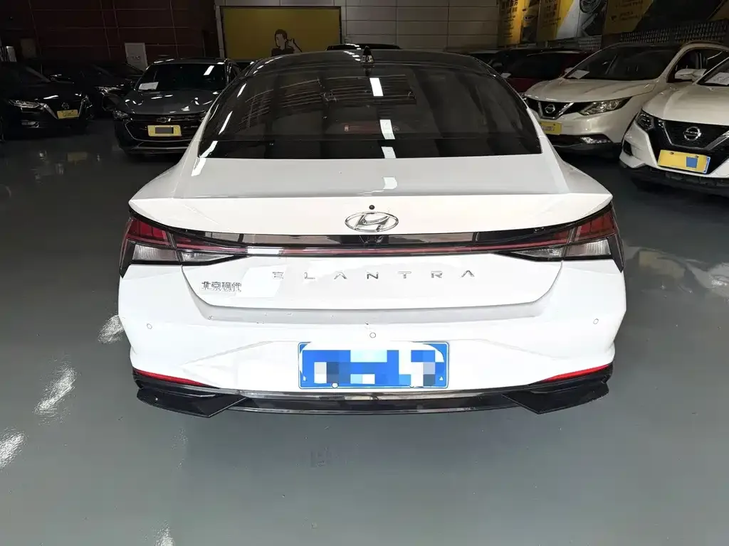 Hyundai Elantra — фото 4