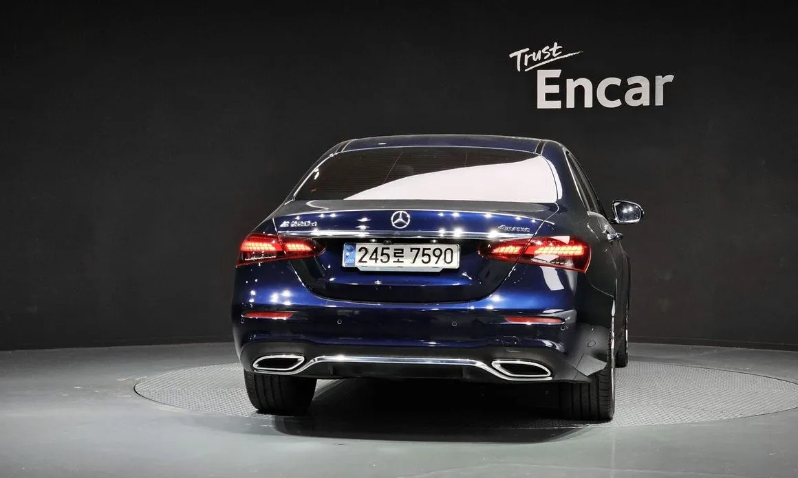 Mercedes-Benz E-Class — фото 2