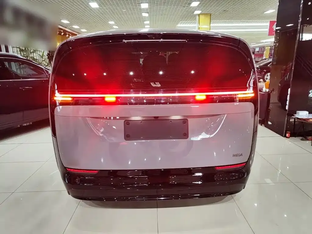 Li Auto MEGA — фото 7