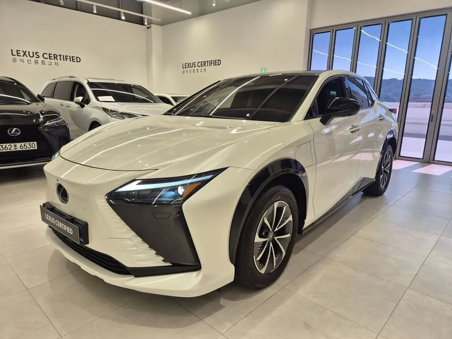 Lexus RZ — фото 1