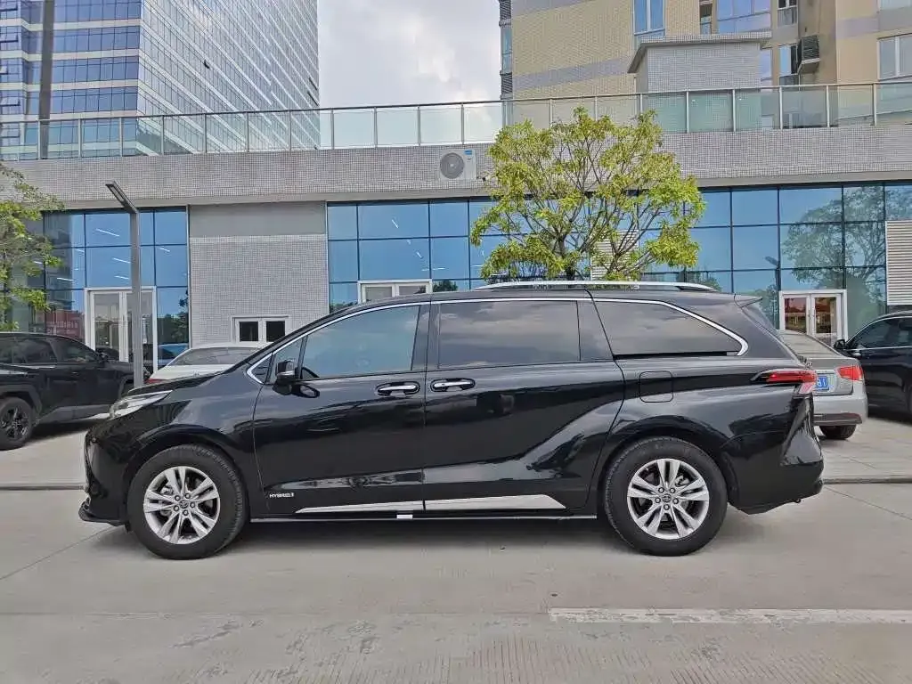 Toyota Sienna — фото 4