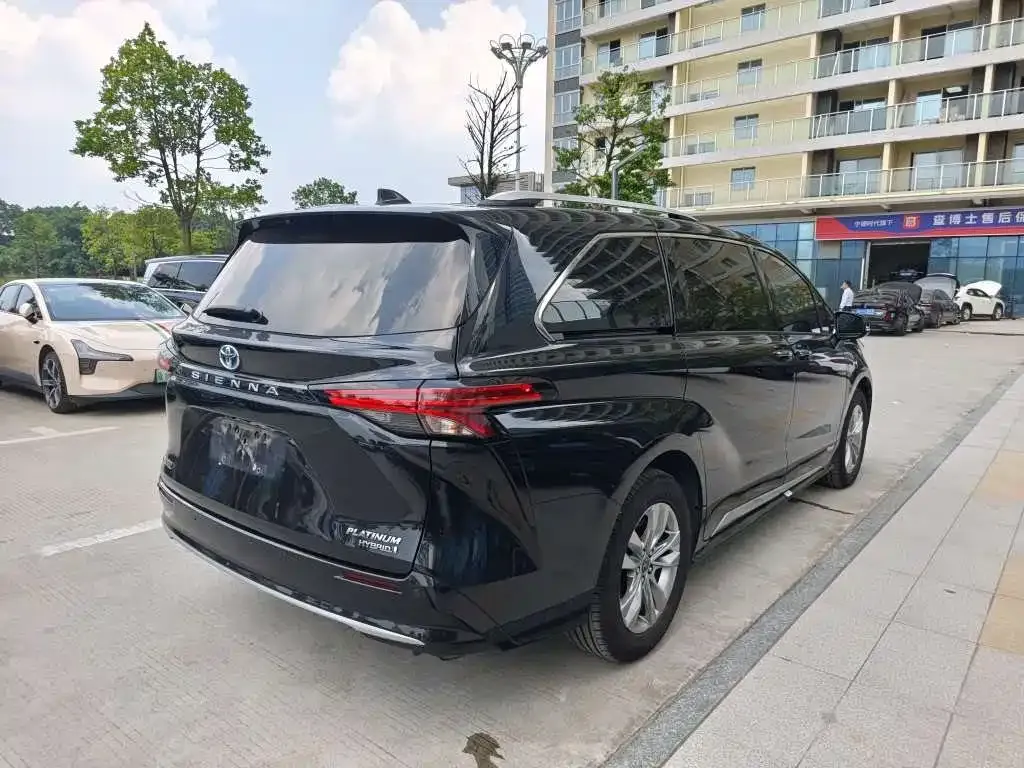 Toyota Sienna — фото 6