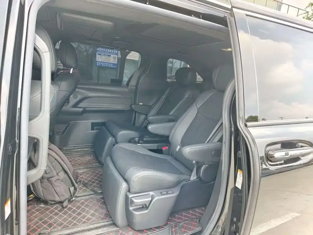 Toyota Sienna — фото 5