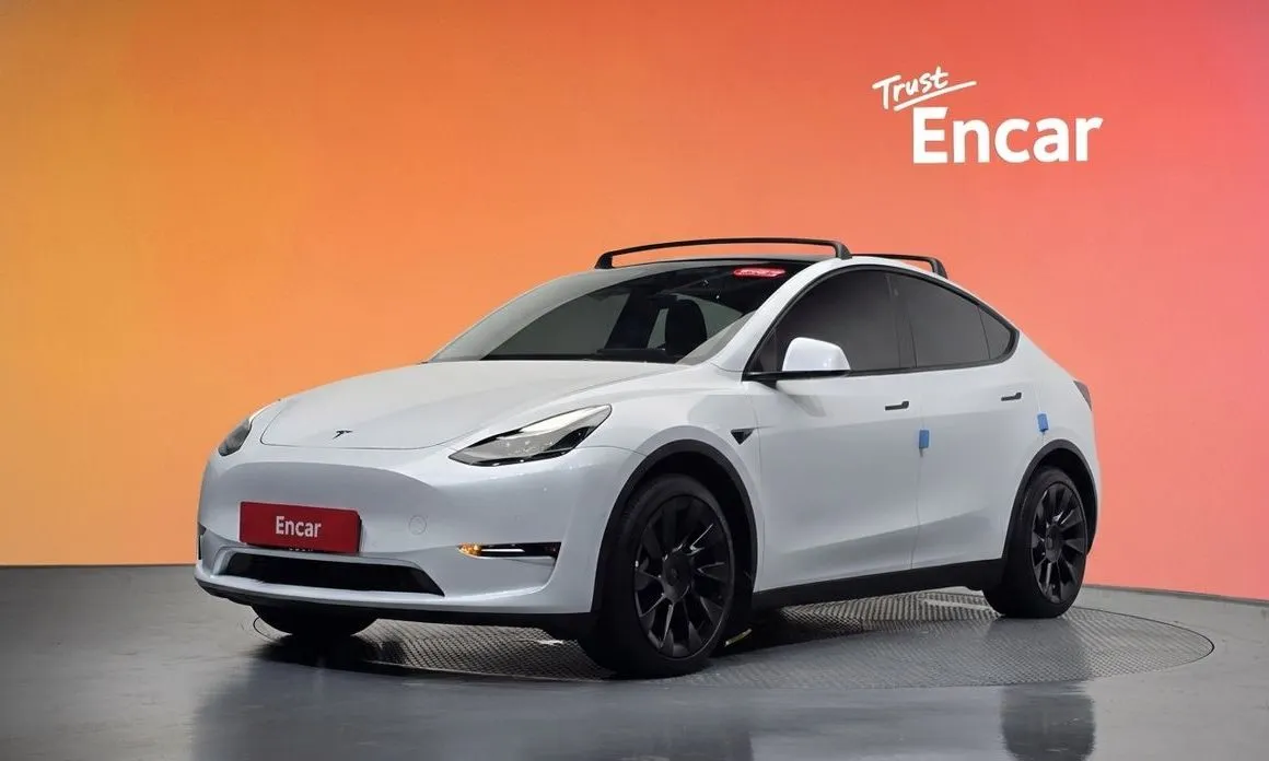 Tesla Model Y — фото 1