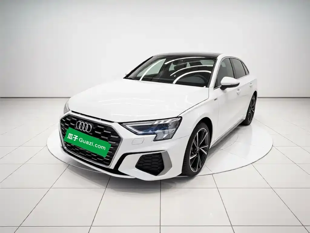 Audi A3 — фото 1