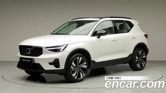 Volvo XC40 — фото 1