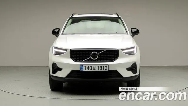 Volvo XC40 — фото 2