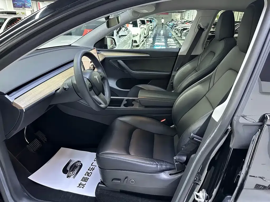 Tesla Model Y — фото 4