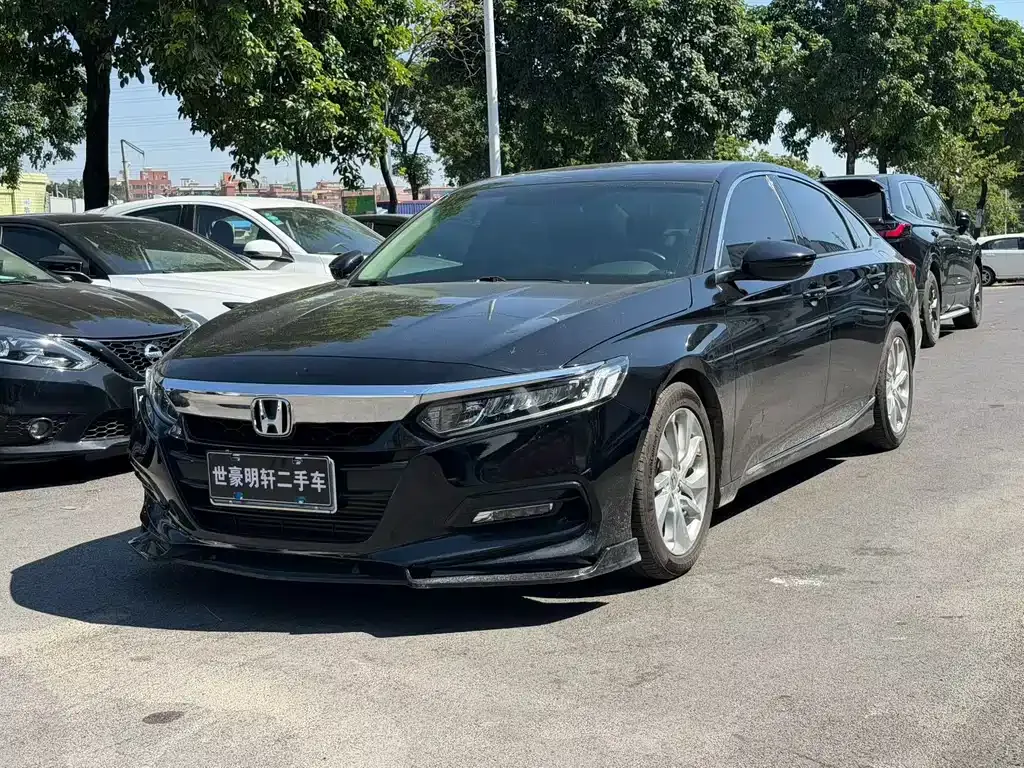 Honda Accord — фото 1