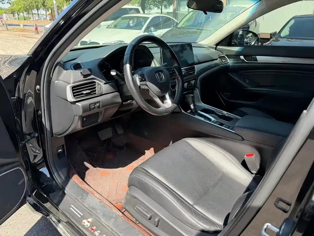 Honda Accord — фото 7