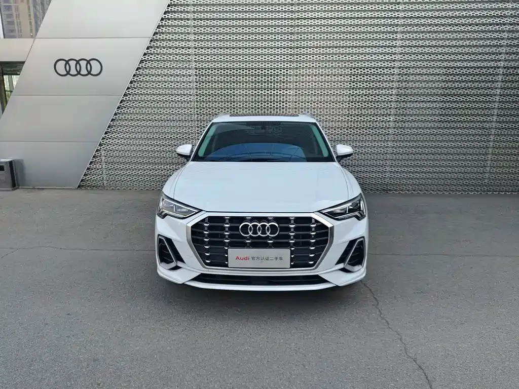 Audi Q3 — фото 1