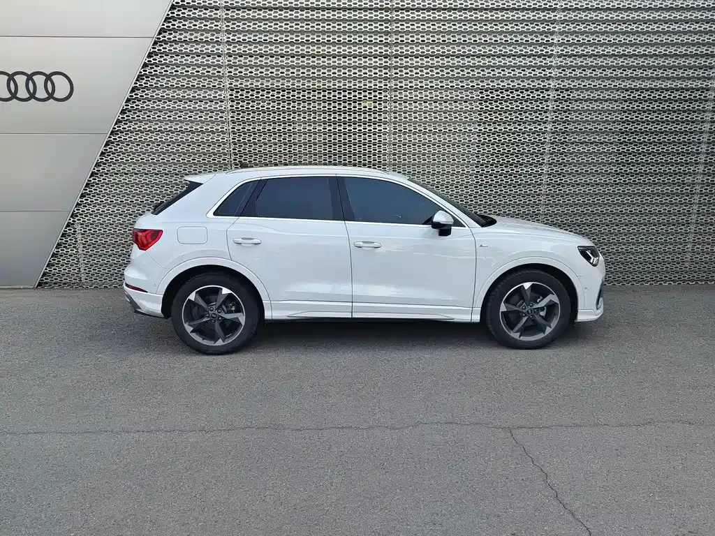 Audi Q3 — фото 6