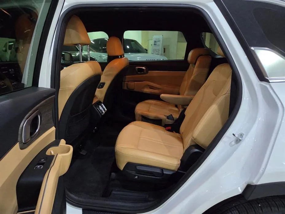 Kia Sorento — фото 7