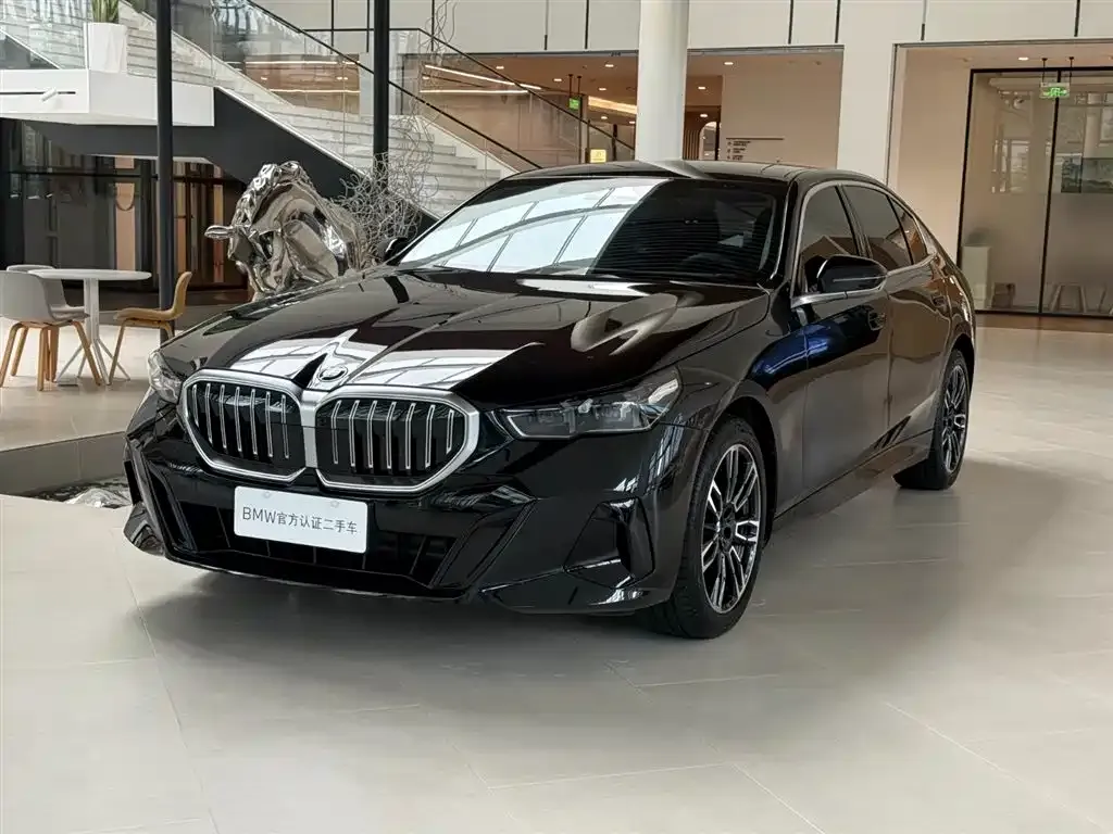 BMW 5 Series — фото 1
