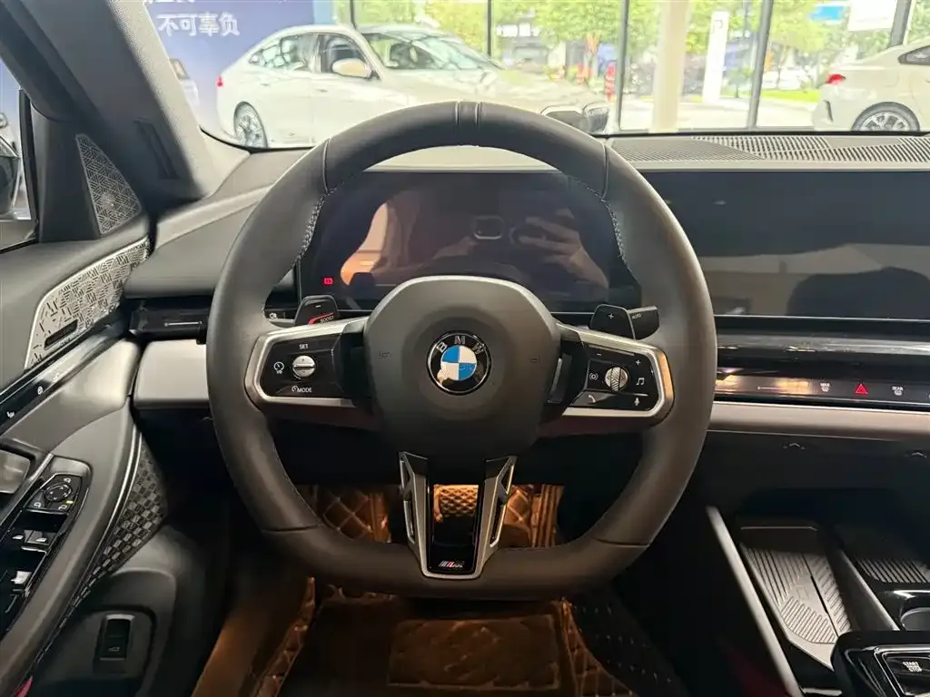 BMW 5 Series — фото 10