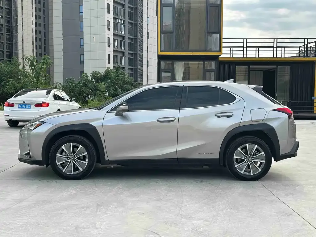 Lexus UX New Energy — фото 5