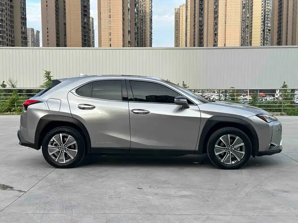 Lexus UX New Energy — фото 2