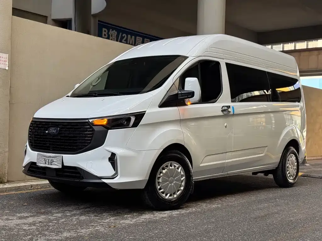 Ford Transit — фото 1