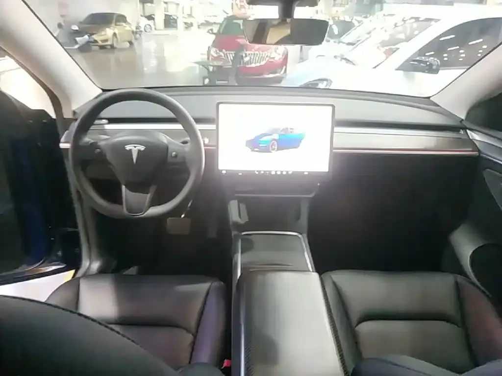Tesla Model Y — фото 4