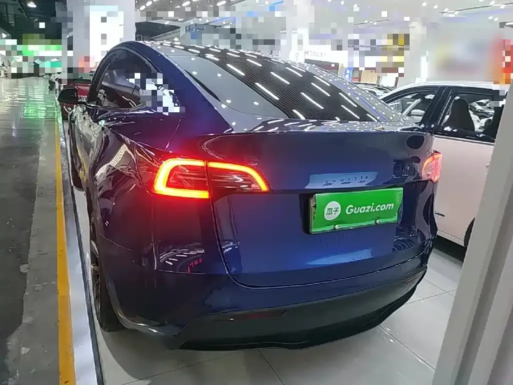 Tesla Model Y — фото 10