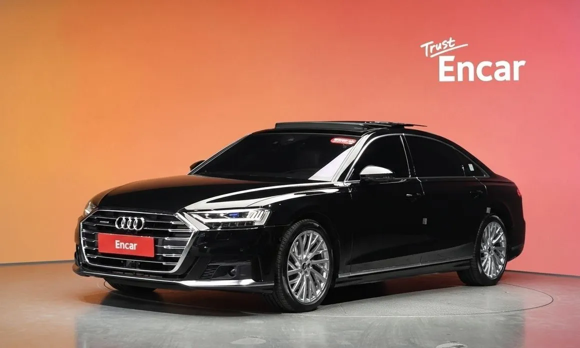 Audi A8 — фото 1