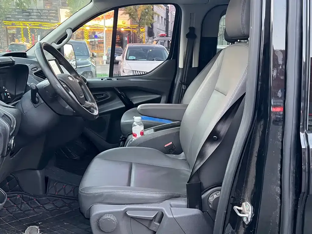 Ford Tourneo — фото 5