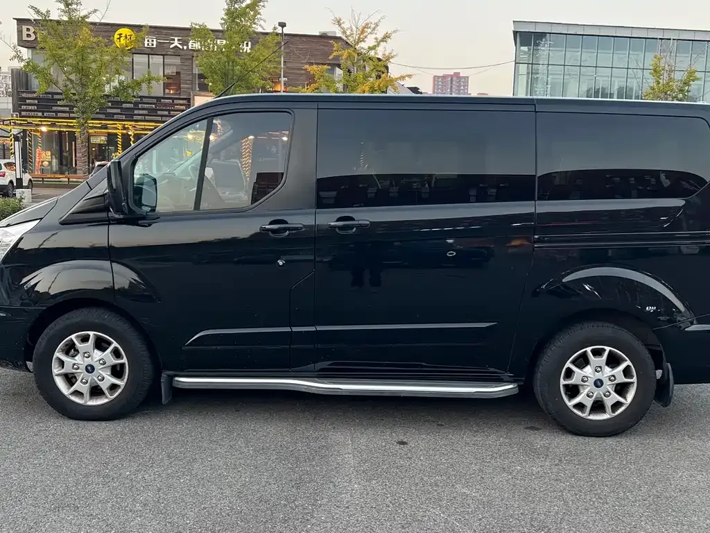 Ford Tourneo — фото 2