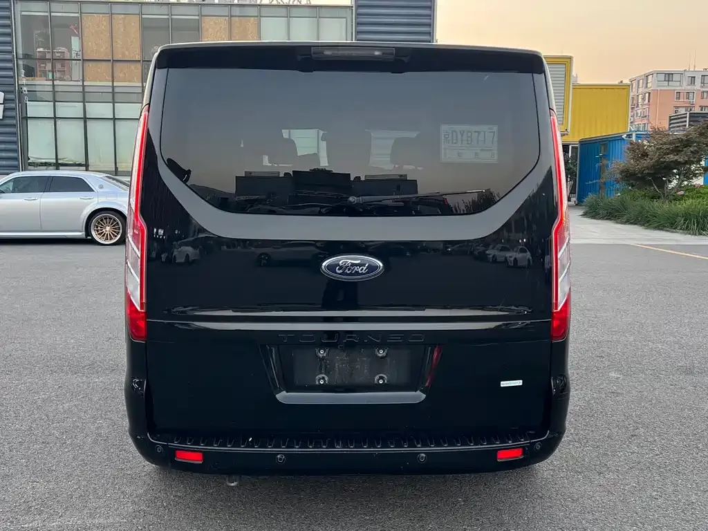 Ford Tourneo — фото 6