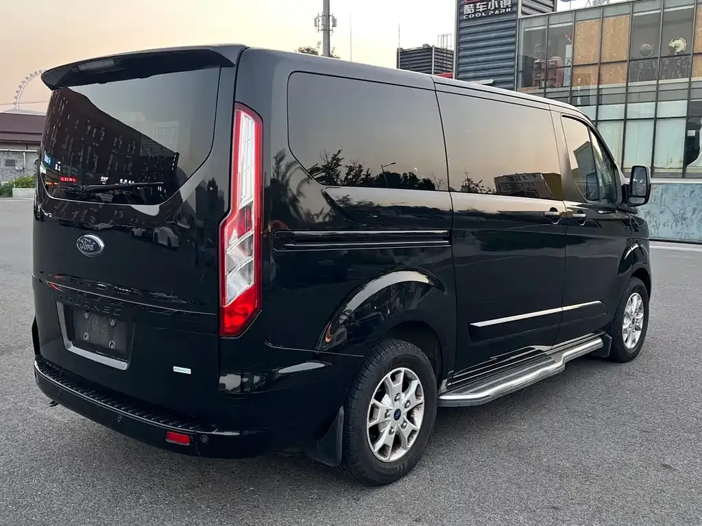Ford Tourneo — фото 4