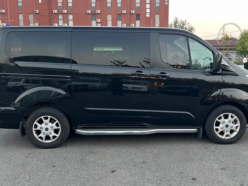 Ford Tourneo — фото 3