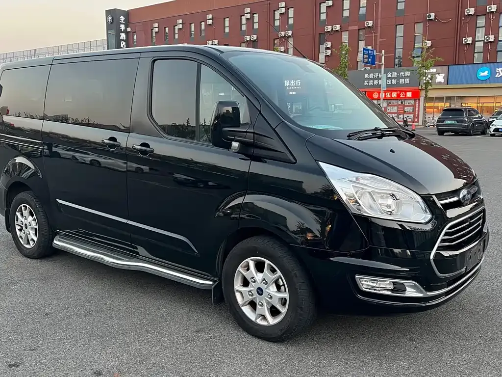 Ford Tourneo — фото 10