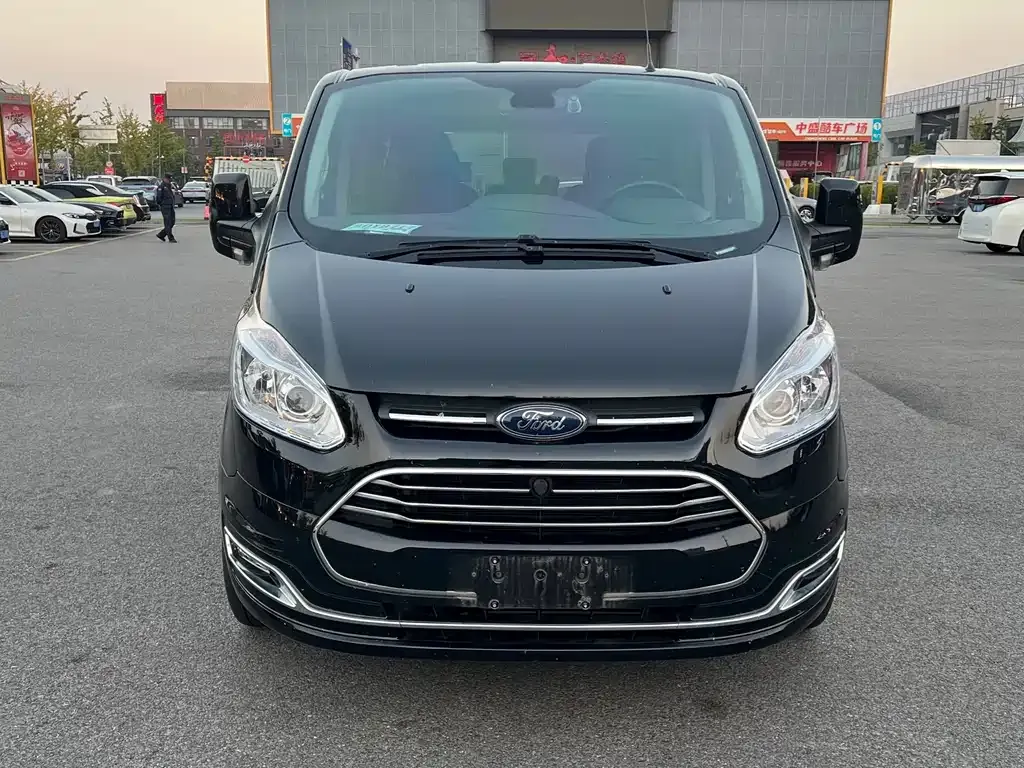 Ford Tourneo — фото 9