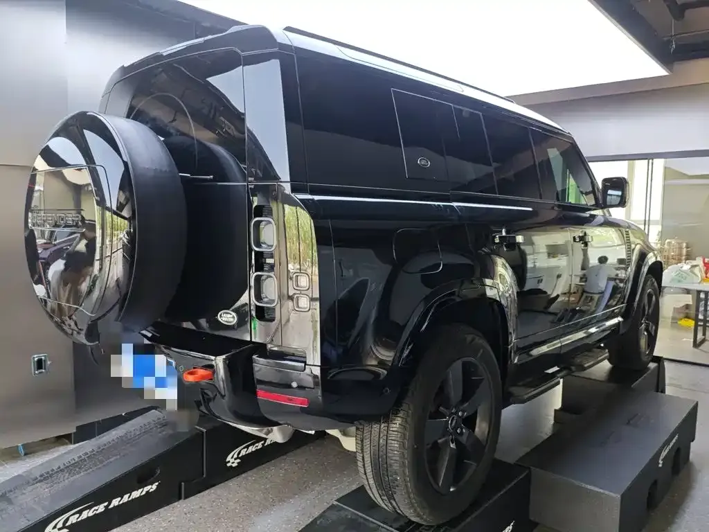 Land Rover Defender — фото 4