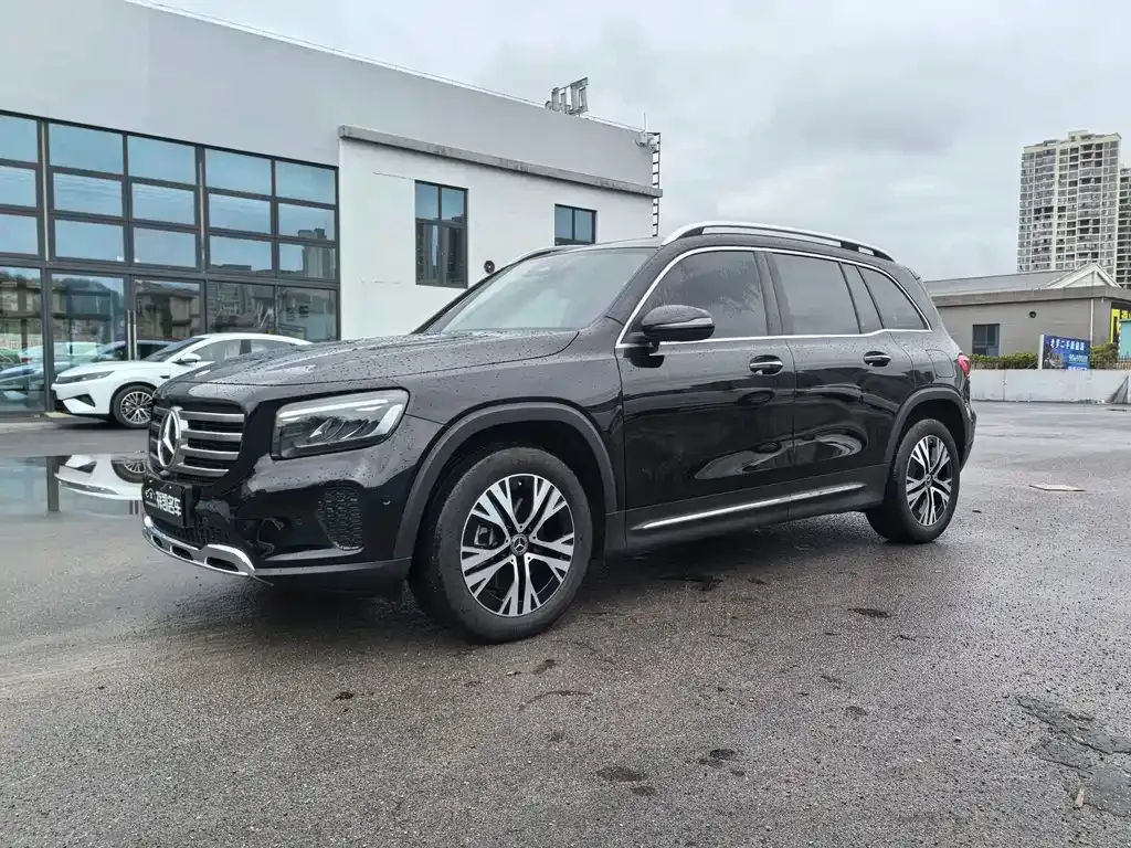 Mercedes-Benz GLB — фото 1