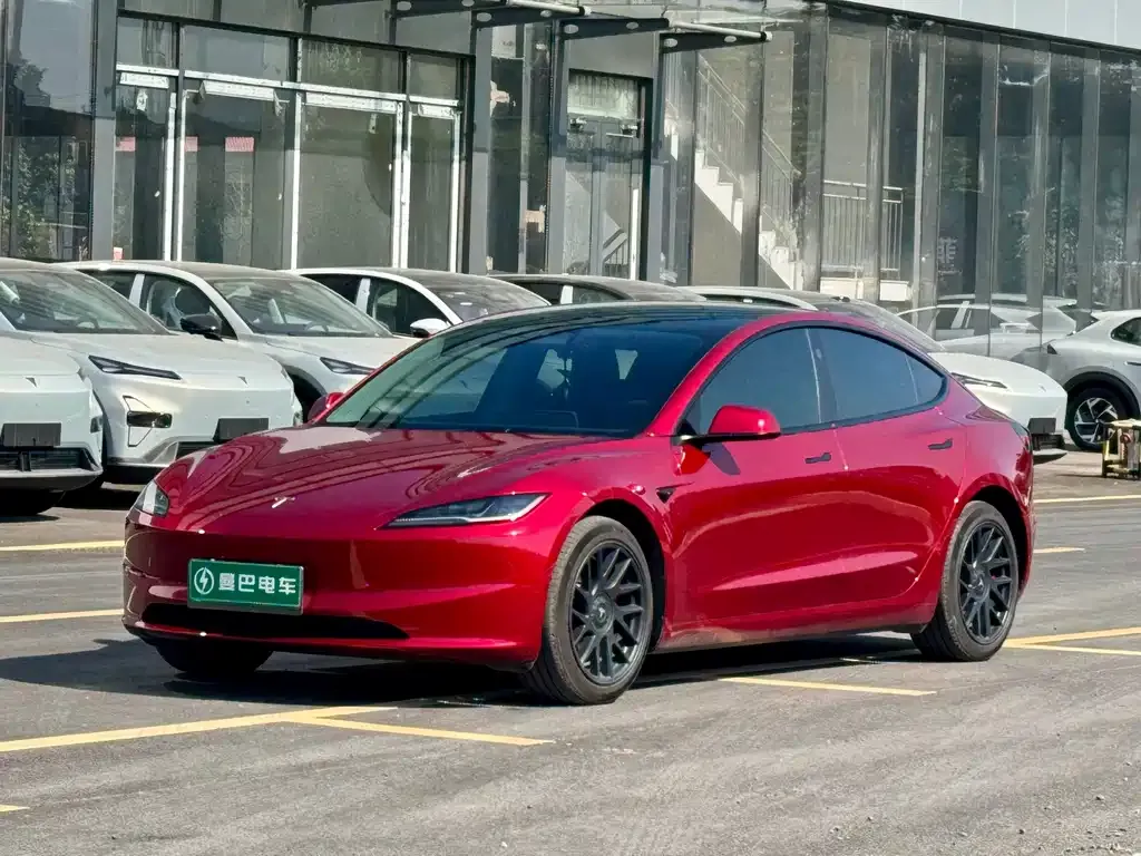 Tesla Model 3 — фото 1