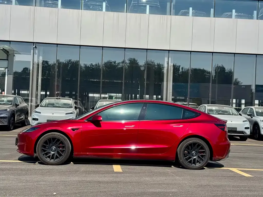 Tesla Model 3 — фото 3
