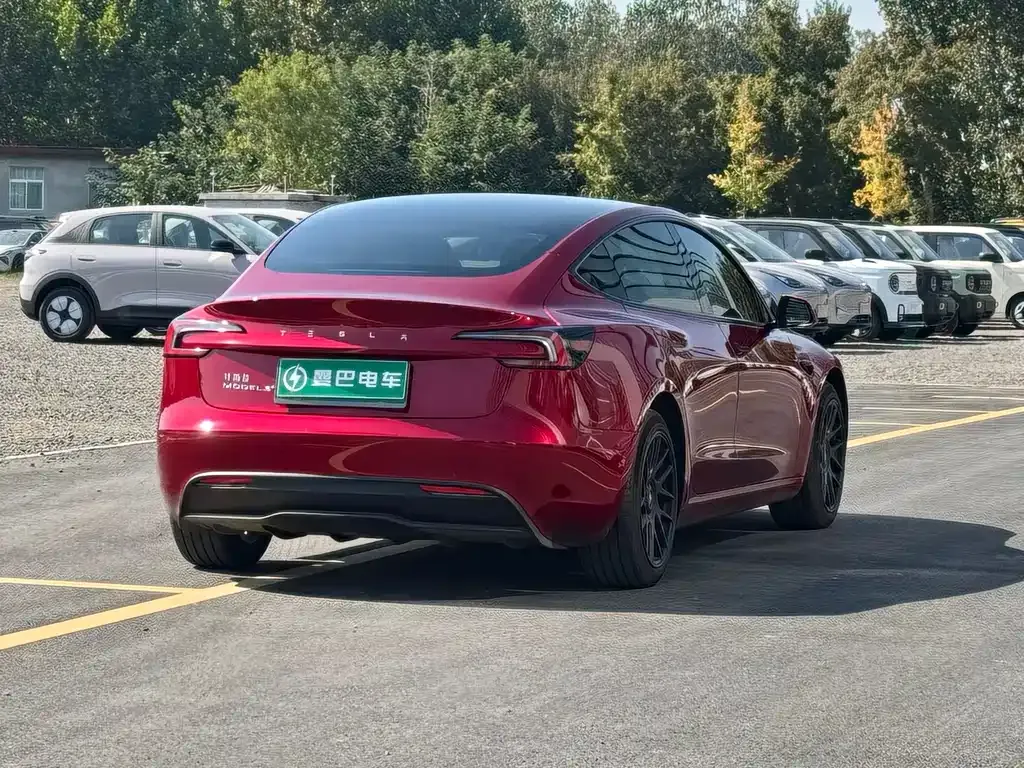 Tesla Model 3 — фото 9
