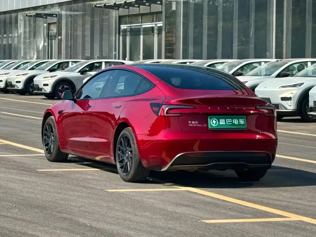 Tesla Model 3 — фото 8