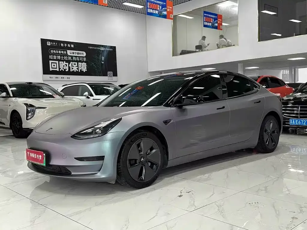 Tesla Model 3 — фото 1