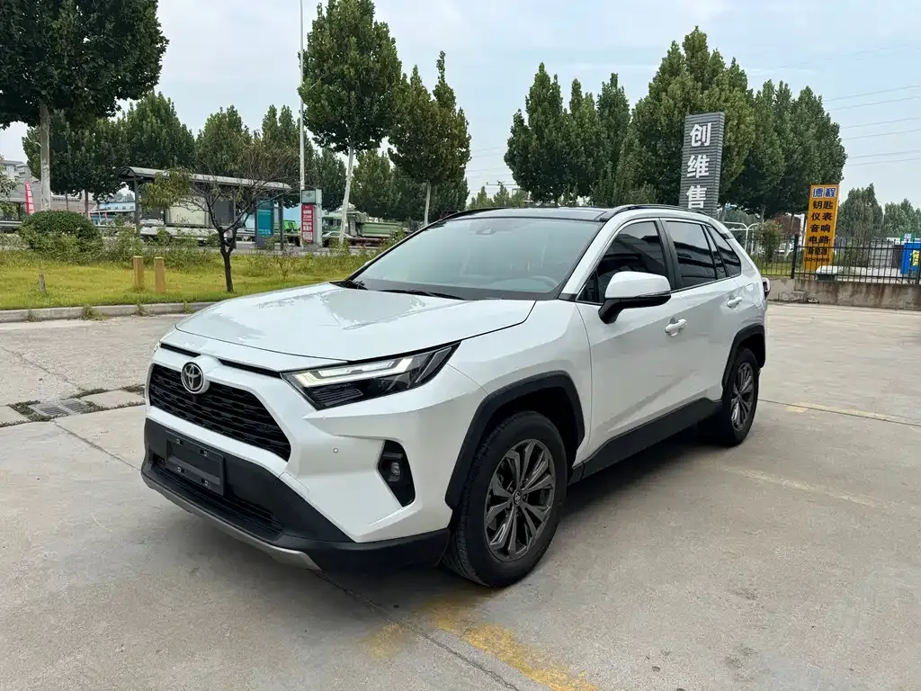 Toyota RAV4 — фото 1