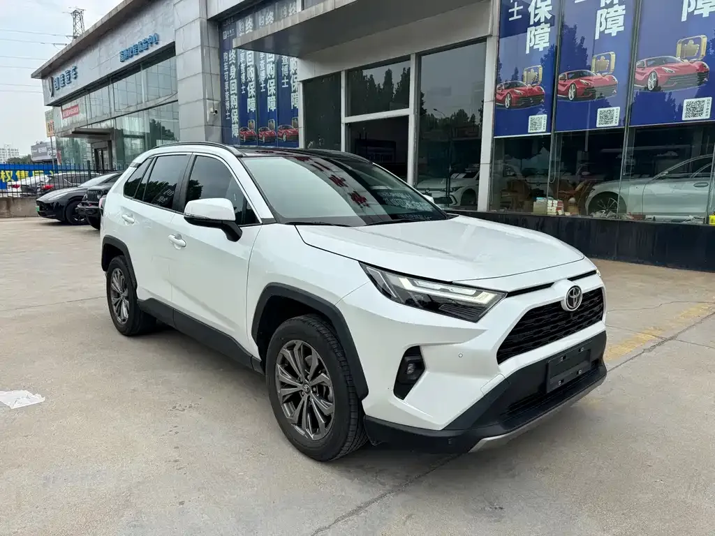 Toyota RAV4 — фото 8