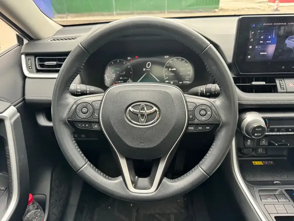 Toyota RAV4 — фото 7