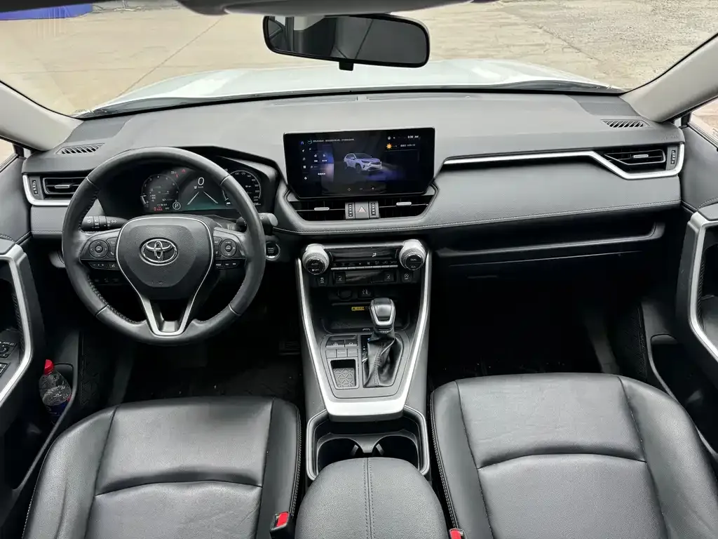 Toyota RAV4 — фото 6