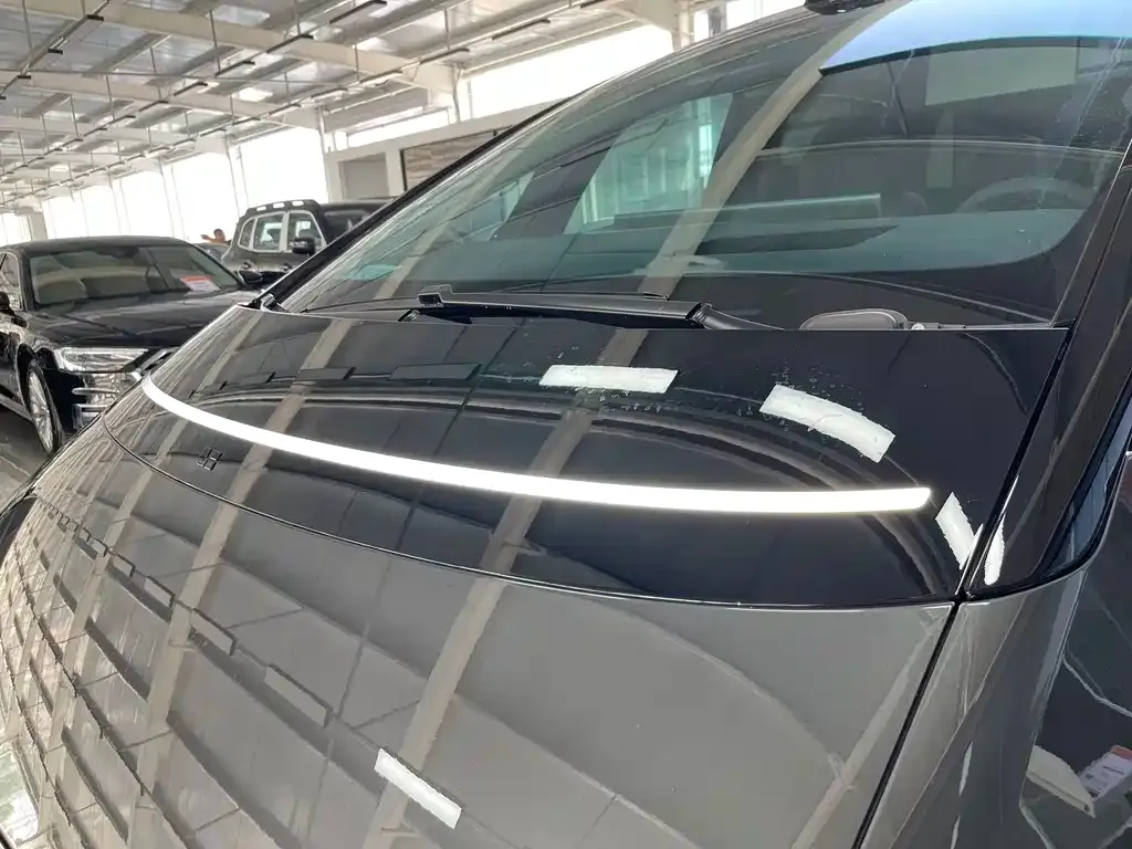 Li Auto MEGA — фото 3