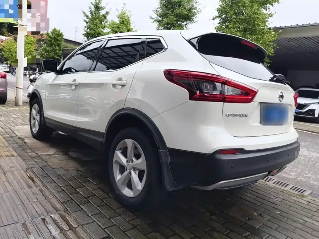 Nissan Qashqai — фото 9