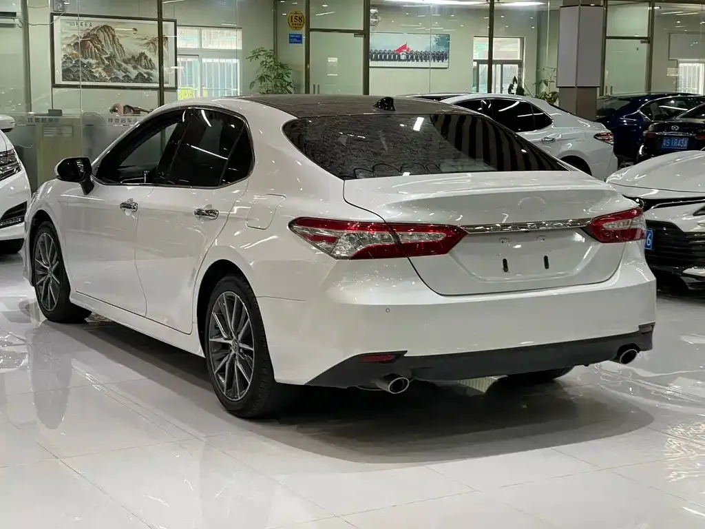 Toyota Camry — фото 10