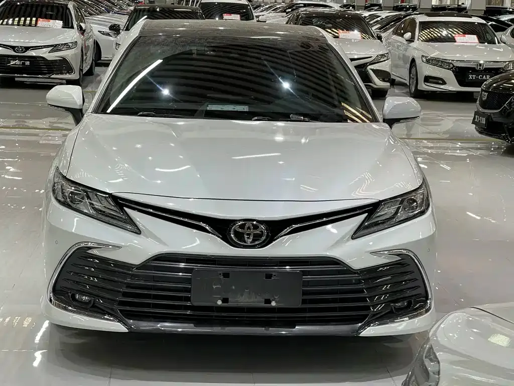 Toyota Camry — фото 3
